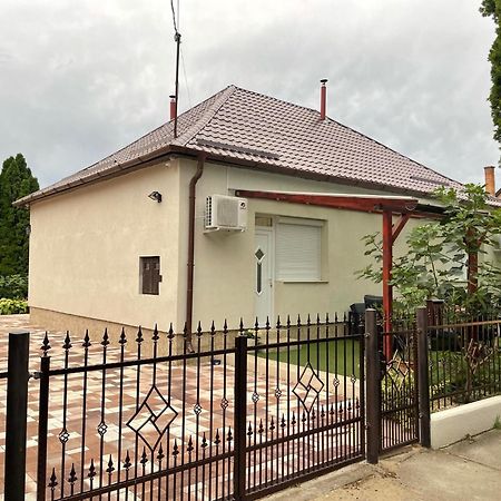 Adam Apartman Hajdúszoboszló Esterno foto