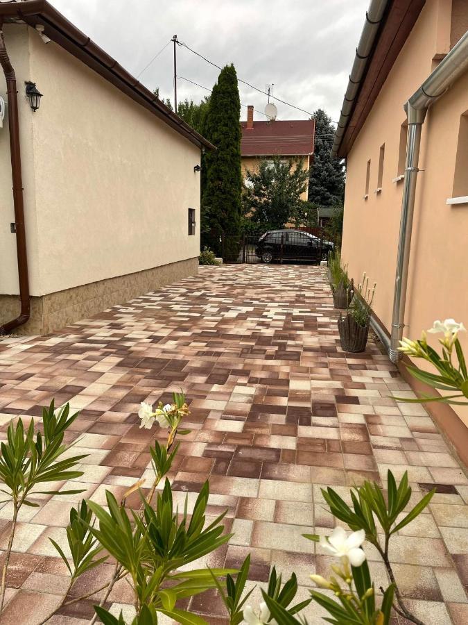 Adam Apartman Hajdúszoboszló Esterno foto
