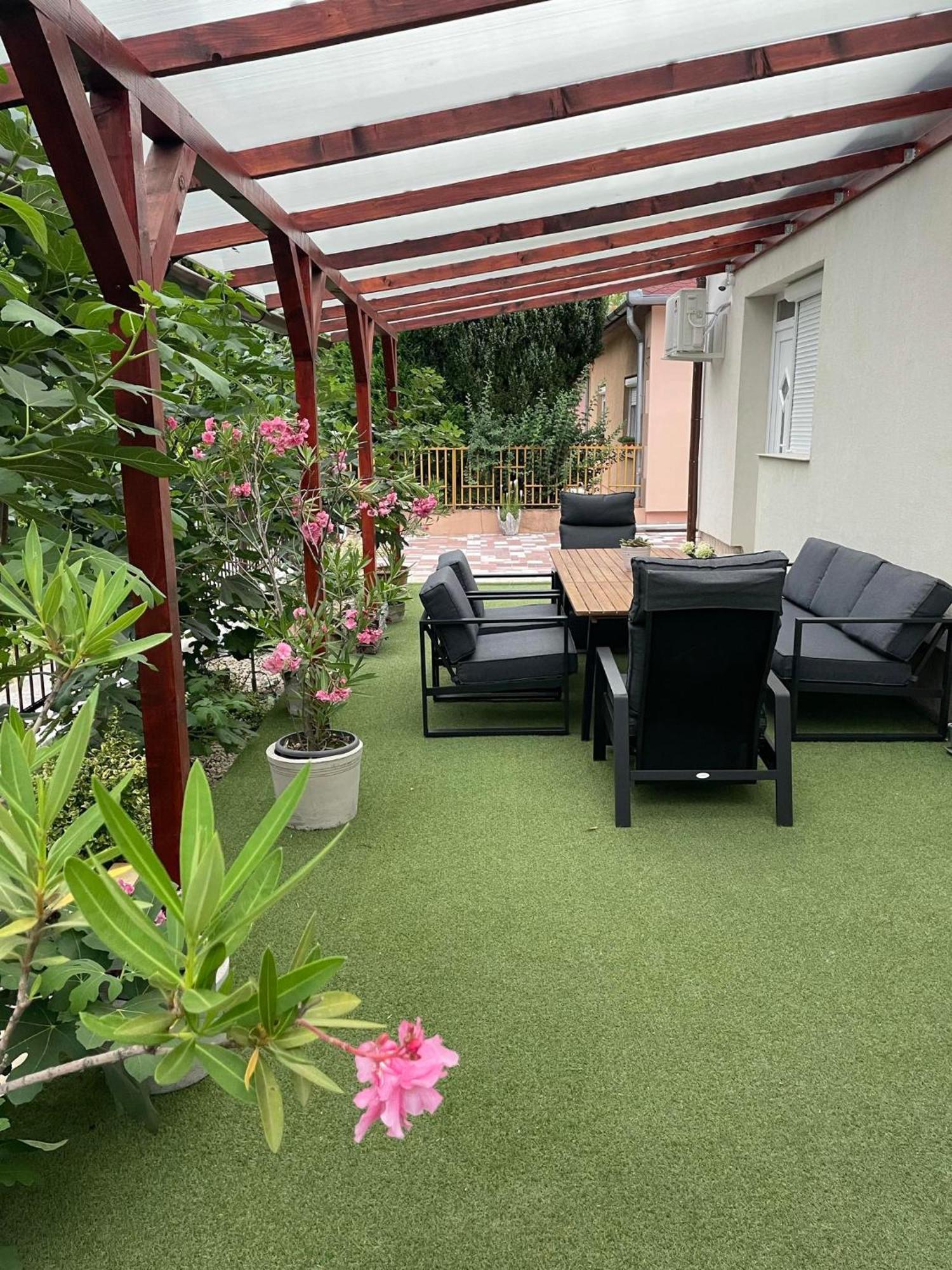 Adam Apartman Hajdúszoboszló Esterno foto