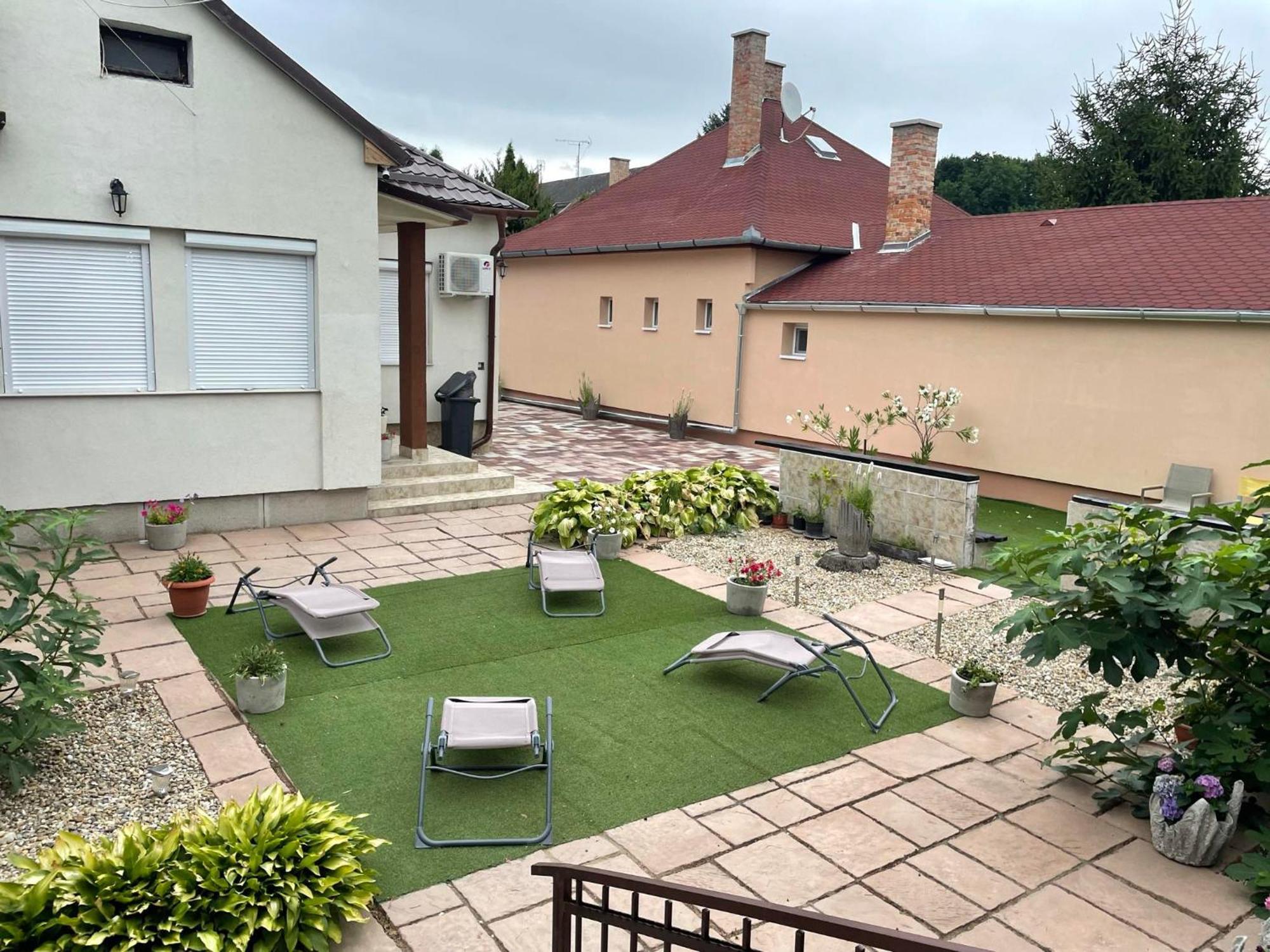Adam Apartman Hajdúszoboszló Esterno foto