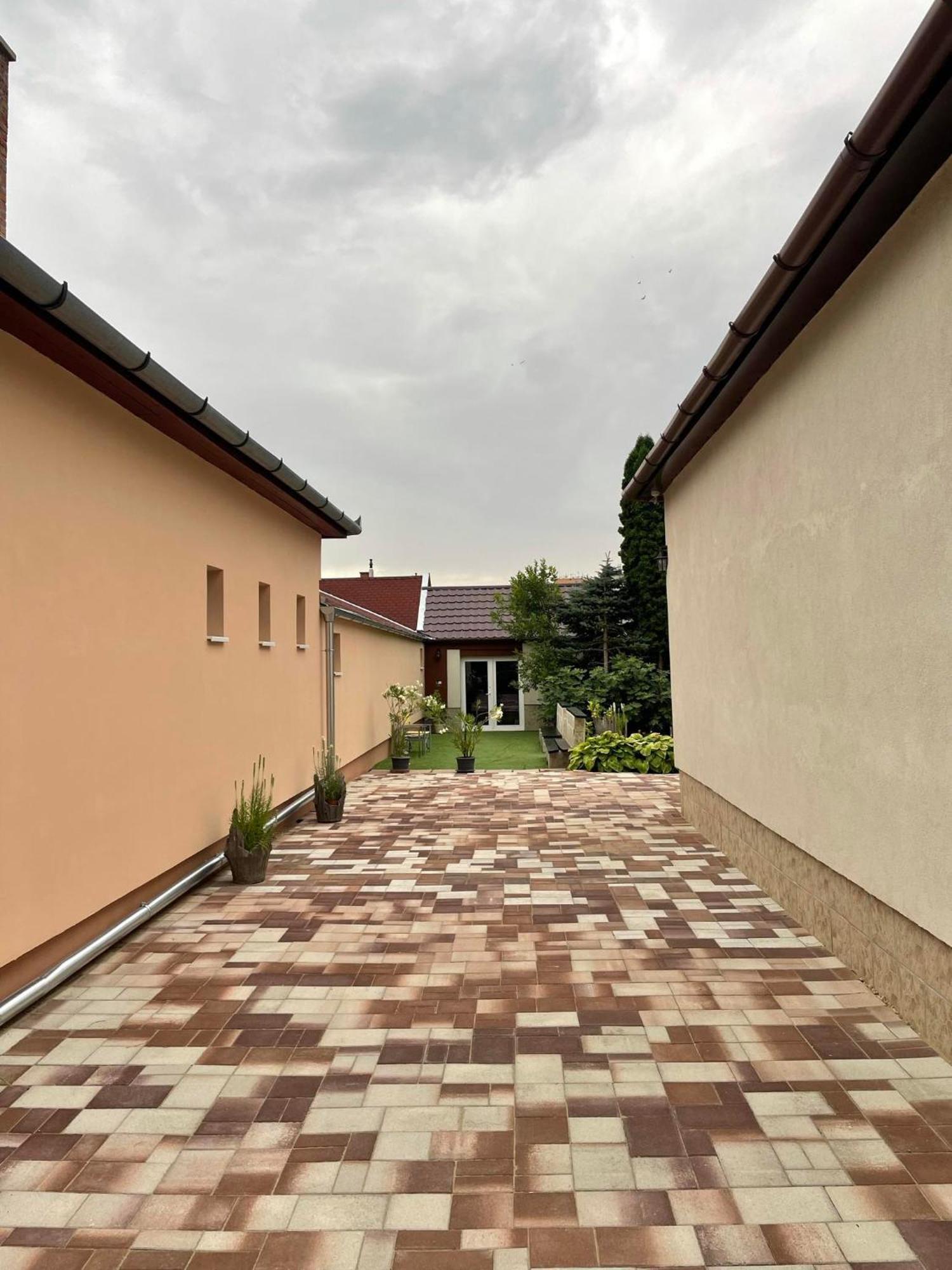 Adam Apartman Hajdúszoboszló Esterno foto